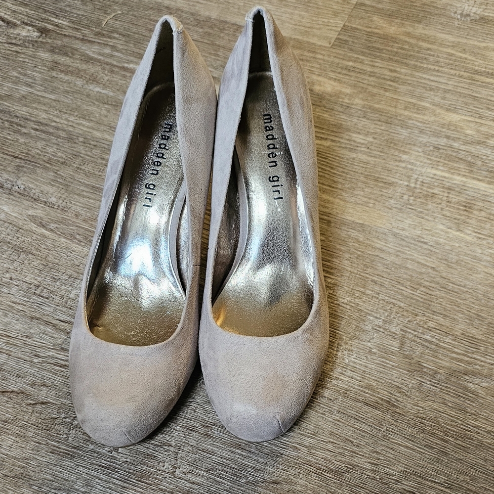 Steve Madden Faux Suede pumps sz 8